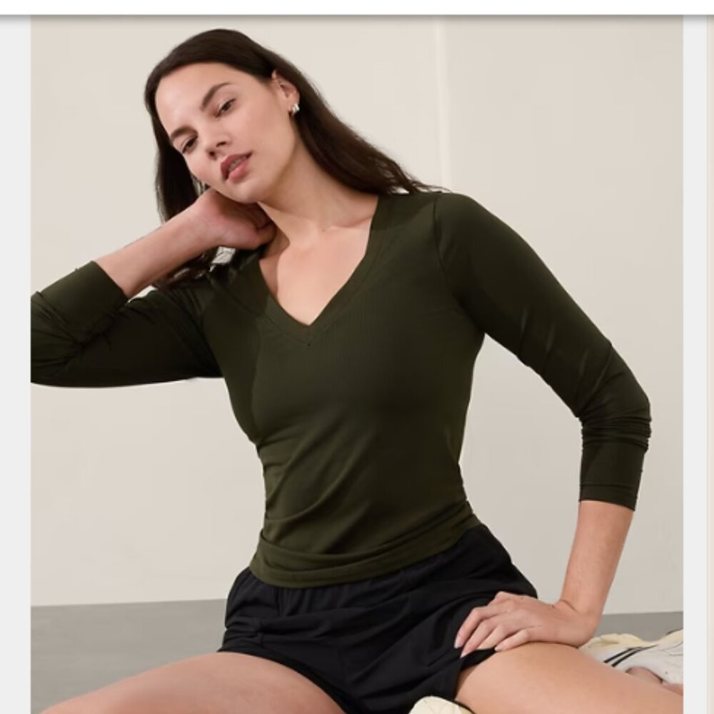 Athleta Renew Seamless V-Neck Top, Size Medium